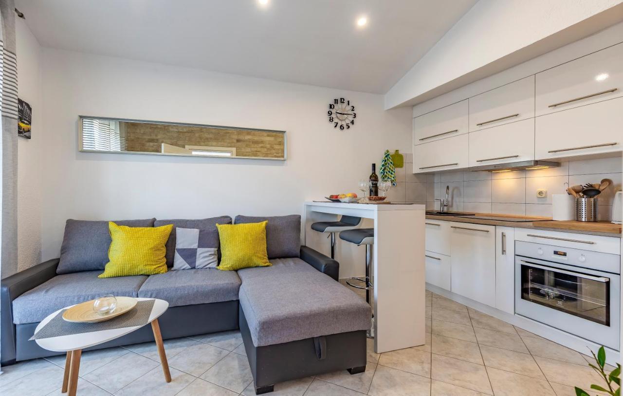 Apartments Denis 2 ميدولين المظهر الخارجي الصورة